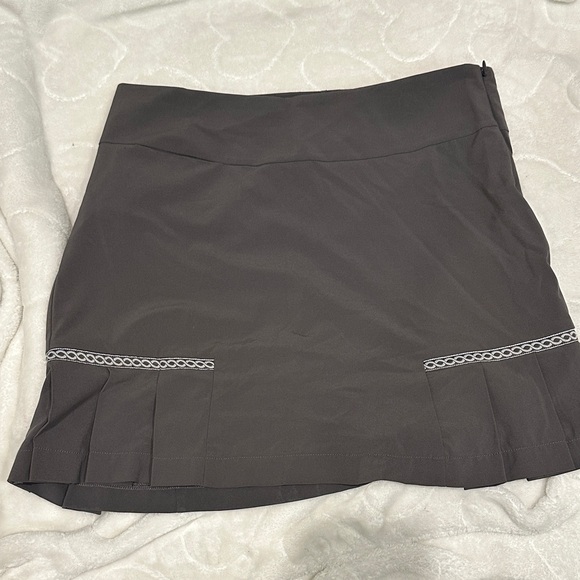 Golftini Elegant Gray Mini Skirt with Pleat Accents - Picture 1 of 2